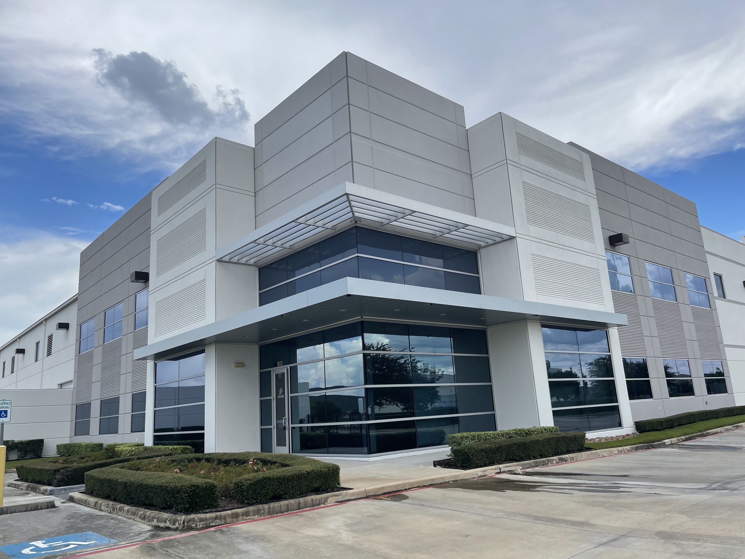 Cross Dock & Warehouse Solutions 1 Cross Dock & Warehouse Solutions 1